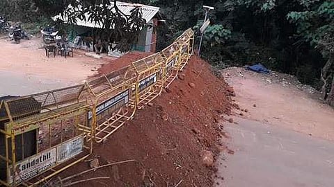 മുഖ്യമന്ത്രി ആവശ്യപ്പെട്ടിട്ടും അയയാതെ കര്ണാടക ; മാക്കുട്ടം ചുരം തുറന്നില്ല ; കേന്ദ്രത്തെ സമീപിച്ച് കേരളം