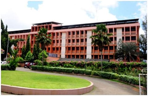 പ്രതിരോധ പ്രവര്ത്തനങ്ങളില് പങ്കാളിയായി ഗുരുവായൂര് ദേവസ്വം ബോര്ഡും; കൊറോണ കെയര് സെന്ററുകള്ക്ക് ലോഡ്ജുകളിലെ 250മുറികള് വിട്ടുനല്കും