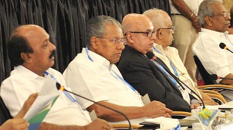 കാസര്കോടിന്റെ ചുമതല അല്കേഷ് ശര്മയ്ക്ക്; വാര് റൂമിലേക്ക് കൂടുതല് ഐഎഎസ് ഉദ്യോഗസ്ഥര്; മേല്നോട്ട ചുമതലകള് ഇങ്ങനെ