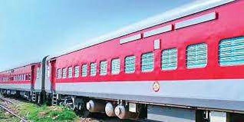 കേരളത്തിലാദ്യം; ഞായറാഴ്ച വേണാട് എക്സ്പ്രസ് പൂര്ണമായി വനിതകള് നിയന്ത്രിക്കും