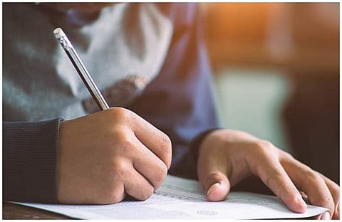 രോഗ ലക്ഷണമുള്ള കുട്ടികള് എസ്എസ്എല്സി പരീക്ഷ എഴുതേണ്ട; പ്രത്യേക സംവിധാനം ഒരുക്കുമെന്ന് കലക്ടര്