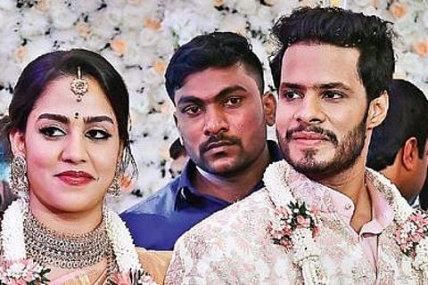 കൊറോണക്കാലം 'നല്ല സമയം'; മകന്റെ വിവാഹം മറ്റന്നാള്; ഗ്രീന് സോണെന്ന് എച്ച്ഡി കുമാരസ്വാമി