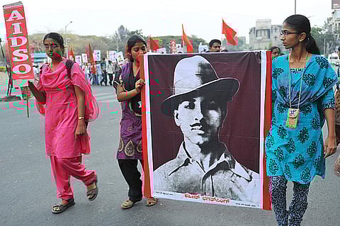 'രക്തസാക്ഷികളെ സ്മരിക്കാതെ പ്രതിരോധത്തിന്റെ പാഠശാലകള് നമുക്കു നിര്മ്മിക്കാനാവില്ല'