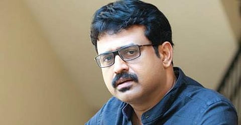 'അവരാരും നാട് കാണാനുള്ള കൗതുകം കൊണ്ട് കടൽ കടന്നവരല്ല, മനുഷ്യത്വപരമായ കരുണ കാണിക്കണം'; സലിം അഹമ്മദ്