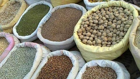 സൗജന്യ ഭക്ഷ്യധാന്യക്കിറ്റ് വിതരണം നിര്ത്തിവച്ചു; ഇനി 27ആം തിയ്യതി മുതല്