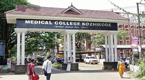 കോഴിക്കോട് മെഡിക്കല് കോളജില് രണ്ട്  ഡോക്ടര്മാര്ക്ക് കോവിഡ് ; രോഗ ബാധ തബ് ലീഗ് സമ്മേളനത്തില് പങ്കെടുത്തവര്ക്കൊപ്പം സഞ്ചരിച്ചവര്ക്ക്