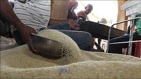 കേന്ദ്ര സൗജന്യ റേഷന് : ഇന്ന് വിതരണം 1,2 അക്കങ്ങളില് അവസാനിക്കുന്ന കാര്ഡ് ഉടമകള്ക്ക് ; ക്രമീകരണം ഇങ്ങനെ...