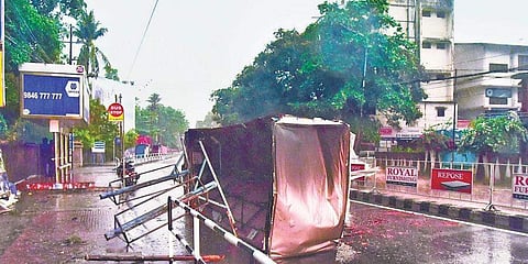 സംസ്ഥാനത്ത് ഇന്നും ഇടിമിന്നലോട് കൂടിയ ശക്തമായ മഴ, 40 കിലോമീറ്റര് വരെ വേഗതയില് കാറ്റ്; യെല്ലോ അലര്ട്ട്