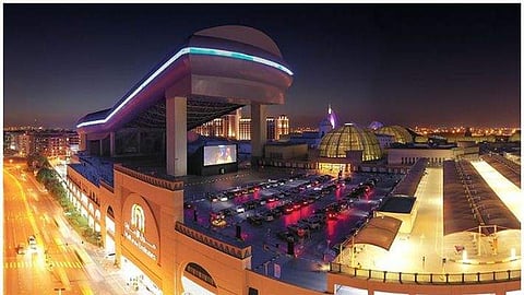 മാളില് കാറിലിരുന്ന് സിനിമ കാണാം; കോവിഡ് കാലത്ത് പുതിയ പരീക്ഷണവുമായി വോക്സ് സിനിമാസ്