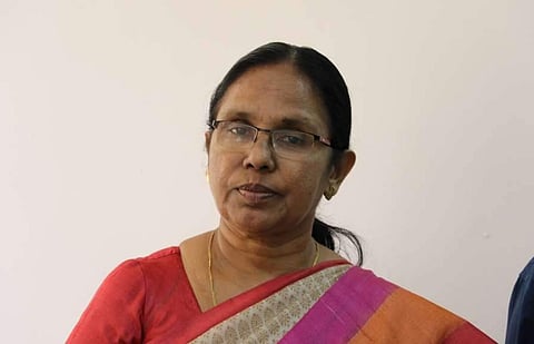 ഇനിയിത് തുടര്ന്നാല് നിയമപരമായി നീങ്ങേണ്ടിവരും; ഇതര സംസ്ഥാനങ്ങളില് നിന്ന് ആളുകളെ ബസില് കൊണ്ടുവന്ന് പകുതി വഴിയില് ഇറക്കിവിടുന്നതിന് എതിരെ ആരോഗ്യമന്ത്രി