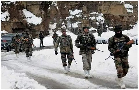 അതിര്ത്തിയില് ഇന്ത്യന് സൈന്യത്തെ ചൈനീസ് പട്ടാളം തടഞ്ഞുവച്ചു; ആയുധങ്ങള് പിടിച്ചെടുത്തെന്ന് റിപ്പോര്ട്ട്