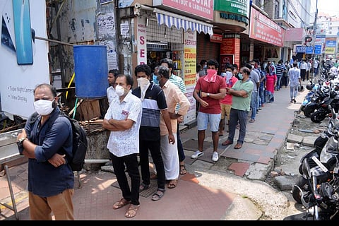 ബ്രോഡ് വേയില് ഇന്ന് വലതു വശത്തുള്ള കടകള് തുറക്കും, ഇരുചക്ര വാഹനങ്ങള് മാത്രം; നിയന്ത്രണങ്ങൾ ഇങ്ങനെ