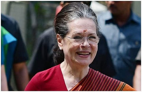 ജനങ്ങളുടെ തൊഴിലും ജീവിതവും നഷ്ടപ്പെടുമ്പോള് ഇന്ധനവില കൂട്ടുന്നതിലെ യുക്തി മനസ്സിലാകുന്നില്ല; പ്രധാനമന്ത്രിക്ക് സോണിയയുടെ കത്ത്