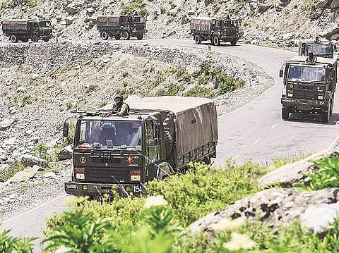 യുദ്ധവിമാനങ്ങളുമായി ചൈനയുടെ നിരീക്ഷണപ്പറക്കല് ; ഇന്ത്യ മിസൈല് കവചം വിന്യസിച്ചു ; അതിര്ത്തിയിലേക്ക് 15,000 സൈനികര് കൂടി