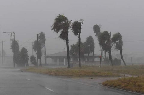 നിസര്ഗ ചുഴലിക്കാറ്റ് ഉഗ്രരൂപിയായി തീരത്തേക്ക് ; മുംബൈയില് നിരോധനാജ്ഞ ; അതീവ ജാഗ്രതാനിര്ദേശം ( വീഡിയോ)