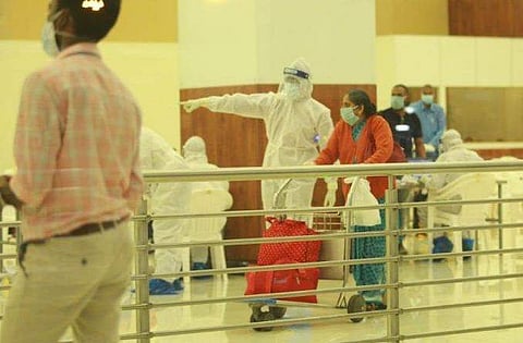 സര്ക്കാര് ക്വാറന്റൈന് ഒഴിവാക്കി, വിദേശത്ത് നിന്ന് വരുന്നവര് ഇനി 14 ദിവസവും വീട്ടില് നിരീക്ഷണത്തില്; ഉത്തരവിറക്കി