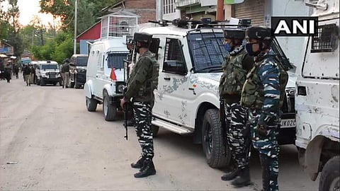 കശ്മീരില് ഏറ്റുമുട്ടല്; നാല് ഭീകരരെ സൈന്യം വധിച്ചു
