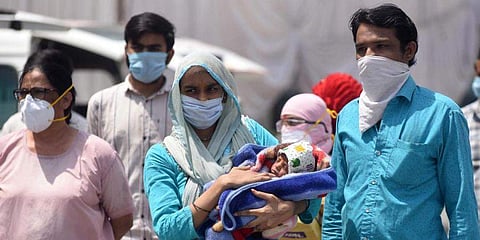 കോവിഡ് ടെസ്റ്റുകളുടെ എണ്ണം വര്ദ്ധിപ്പിക്കണം; പാവപ്പെട്ടവര്ക്ക് പരിചരണം നല്കണം, 1200 വെന്റിലേറ്ററുകള് നല്കുമെന്ന് തെലങ്കാന സര്ക്കാരിനോട് കേന്ദ്രം