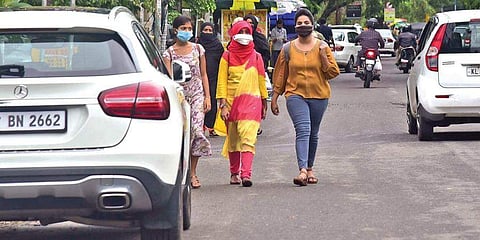 എറണാകുളത്ത് അതീവ ഗുരുതരാവസ്ഥ; സമ്പര്ക്കംവഴി 41പേര്ക്ക് കോവിഡ്; ഇന്ന് 50പേര്ക്ക് രോഗം