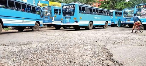 സുരക്ഷിതമല്ല!, സ്വകാര്യ ബസുകൾ ഓടാനില്ല ; സർവീസ് നിർത്തിവെക്കുന്നതായി  ജില്ലാ പ്രൈവറ്റ് ബസ് ഓപ്പറേറ്റേഴ്സ് അസോസിയേഷൻ