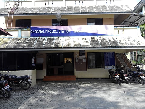 തട്ടിപ്പ് കേസില് അറസ്റ്റിലായ പ്രതിക്ക് കോവിഡ്; അങ്കമാലി പൊലീസ് സ്റ്റേഷനില് എട്ടു പൊലീസുകാര് നിരീക്ഷണത്തില്