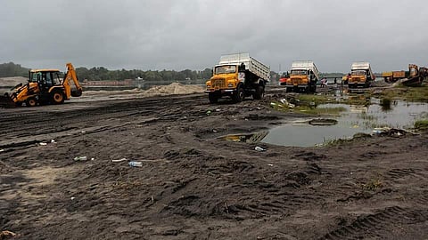 കരിമണല് ഖനനം പ്രളയത്തിന് പരിഹാരമോ?