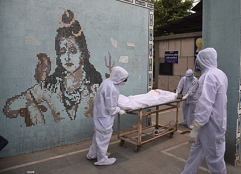 ആരോഗ്യവകുപ്പ് കോവിഡ് സര്ട്ടിഫിക്കറ്റ് നല്കിയില്ല; ആശുപത്രിയില് പ്രവേശിക്കാന് സമ്മതിച്ചില്ല; കര്ണാടകയില് ആശുപത്രി പടിക്കലില് 59കാരന് ദാരുണാന്ത്യം