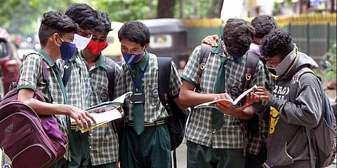 കശ്മീരിലെ വിഘടനവാദം വെട്ടി, ആര്ട്ടിക്കിള് 370 റദ്ദാക്കിയത് ഉള്പ്പെടുത്തി; പാഠഭാഗങ്ങളില് വീണ്ടും മാറ്റംവരുത്തി കേന്ദ്രസര്ക്കാര്