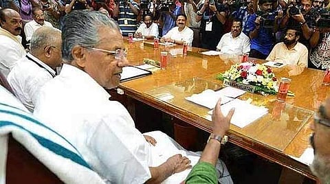 മന്ത്രിസഭാ യോഗം ഇന്ന്; നിയമസഭാ സമ്മേളനം മാറ്റിവെക്കല്, സമ്പൂര്ണ ലോക്ക്ഡൗണ് എന്നിവ ചര്ച്ചയാവും