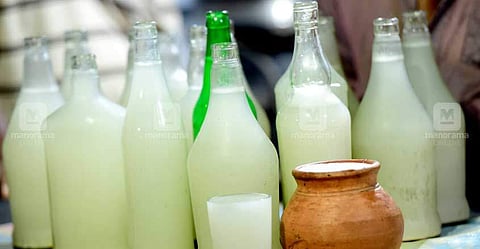 മതിയാവോളം കള്ളു കുടിച്ചു, 150 ലിറ്റര് നശിപ്പിച്ചു; മോഷ്ടിക്കാന് കയറിയ കള്ളുഷാപ്പില് യുവാവിന്റെ വിളയാട്ടം