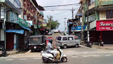 കടകള് രാവിലെ 7 മുതല് ഉച്ചയ്ക്ക് 2 വരെ ; കോട്ടയത്ത് നിയന്ത്രണം കര്ശനമാക്കി ; കോവിഡ് ക്ലസ്റ്ററുകളില് കടുത്ത നടപടി