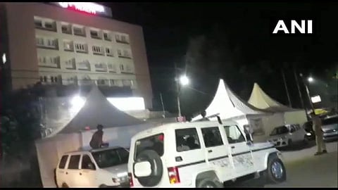 കൊടുംകുറ്റവാളിയെ പിടിക്കാനെത്തി; ഉത്തര്പ്രദേശില് ആക്രമികളുടെ വെടിയേറ്റ് 8 പൊലീസുകാര് മരിച്ചു