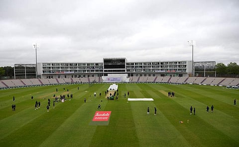ഇംഗ്ലണ്ട്-വിന്ഡിസ് ടെസ്റ്റ്; കോവിഡിനെ അതിജീവിച്ചെത്തിയപ്പോള് വില്ലനായി കാലാവസ്ഥ, ടോസ് വൈകുന്നു
