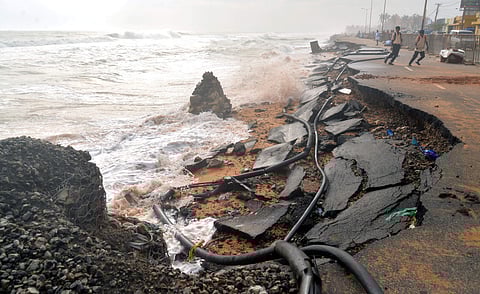 'കര വിഴുങ്ങി കടല്'- തീരങ്ങള് മായുമ്പോള്