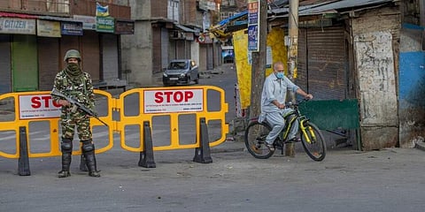 പതിനൊന്ന് മാസത്തിന് ശേഷം ജമ്മു കശ്മീരില് ഹൈസ്പീഡ് ഇന്റര്നെറ്റ് പുനസ്ഥാപിക്കുന്നു; ഓഗസ്റ്റ് 15ന് ശേഷം ഫോര് ജിയെന്ന് കേന്ദ്രസര്ക്കാര് സുപ്രീംകോടതിയില്