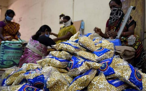 സൗജന്യ പലവ്യഞ്ജന കിറ്റ് വിതരണം ഇന്നുമുതല്; 11 ഇനങ്ങള്, 88 ലക്ഷം കുടുംബങ്ങള്ക്ക് 'ഓണസമ്മാനം'