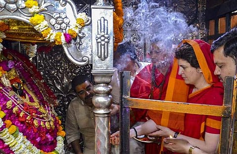 2018ലെ തെരഞ്ഞെടുപ്പു പ്രചാരണത്തിനിടെ മിര്സാപ്പുരില് ക്ഷേത്ര ദര്ശനം നടത്തുന്ന പ്രിയങ്കാ ഗാന്ധി/ഫയല്