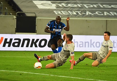 വല നിറച്ച് ഗോളുമായി ഇന്റര് മിലാന് യൂറോപ്പ ഫൈനലില്; ലുകാകുവിനും മാര്ട്ടിനെസിനും ഡബിള്