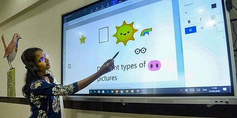 28 ശതമാനത്തിന് വൈദ്യുതി ഇല്ല, 27 ശതമാനം പേര്ക്ക് സ്മാര്ട്ട്ഫോണ് ഇല്ല; ഓണ്ലൈന് പഠനത്തിന് തടസ്സങ്ങള് ഏറെയെന്ന് എന്സിഇആര്ടി സര്വ്വേ