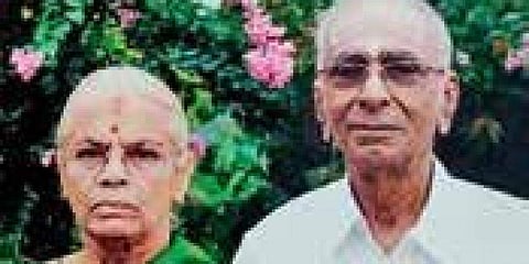 ആദ്യ ഹെലികോപ്റ്റര് യാത്രയുടെ ത്രില്ലില് മുത്തച്ഛനും മുത്തശ്ശിയും, പറന്നെത്തുന്നത് കൊച്ചുമകന്റെ കല്ല്യാണത്തിന്