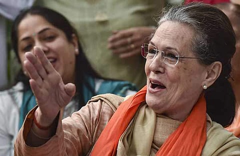 ഇപ്പറയുന്നതെല്ലാം അസംബന്ധം; സോണിയയുടെ നേതൃത്വത്തിന് പിന്തുണ പ്രഖ്യാപിച്ച് കമല് നാഥും ദിഗ് വിജയ് സിങ്ങും