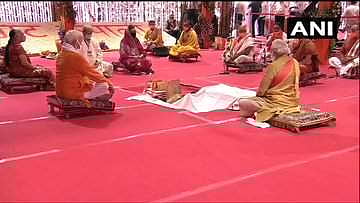 ഇനി നിമിഷങ്ങൾ മാത്രം ; പ്രധാനമന്ത്രി അയോധ്യയിൽ ( വീഡിയോ)