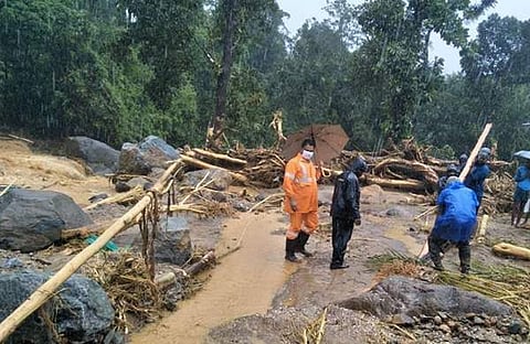വയനാട് മേപ്പാടിയില് ഉരുള്പൊട്ടല്, രണ്ടു വീടുകള് തകര്ന്നു (ചിത്രങ്ങള്, വിഡിയോ)