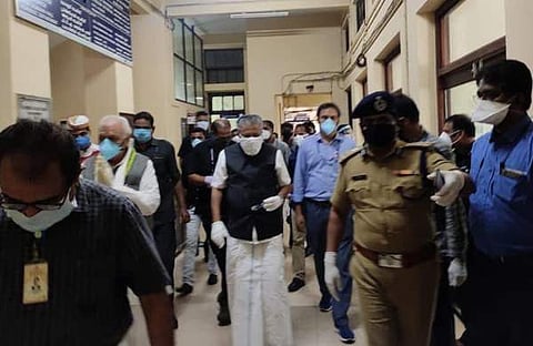 കോഴിക്കോട് മെഡിക്കല് കോളജില് ഗവര്ണര് ആരിഫ് മുഹമ്മദ് ഖാനും മുഖ്യമന്ത്രി പിണറായി വിജയനും സന്ദര്ശനം നടത്തുന്നു