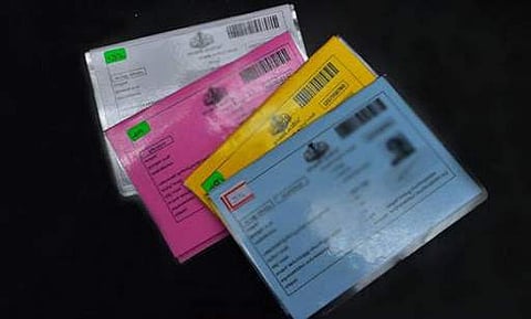 എപിഎല് കാര്ഡ് ബിപിഎല് ആക്കിയില്ല; കൊച്ചിയില് റേഷനിങ് ഓഫീസിന് മുന്നില് മണ്ണെണ്ണ ഒഴിച്ച് വീട്ടമ്മയുടെ ആത്മഹത്യാശ്രമം