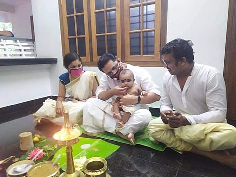 സംസ്ഥാനമൊട്ടാകെ പ്രതിഷേധം; കുഞ്ഞിന് ചോറൂണ് നടത്തി മന്ത്രി ജലീല് (വീഡിയോ)