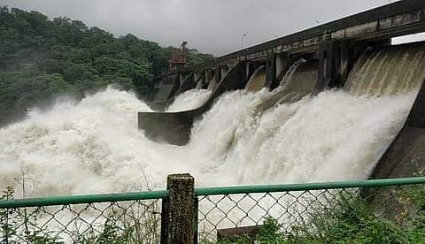 പെരിങ്ങല്കുത്ത് ഡാം തുറന്നു, ചാലക്കുടി പുഴയോരത്ത് ജാഗ്രതാ നിര്ദേശം; വാളയാര് അണക്കെട്ട് രാവിലെ 10 ന് തുറക്കും
