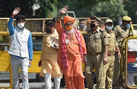 വിധി കേള്ക്കാന് കോടതിയിലേക്ക് എത്തുന്ന സാക്ഷി മഹാരാജ്/പിടിഐ