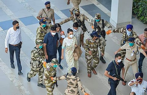 മുംബൈയിലേക്കു തിരിച്ച കങ്കണ റണാവത്തിന് മൊഹാലി വിമാനത്താവളത്തില് ഒരുക്കിയ സുരക്ഷ-പിടിഐ