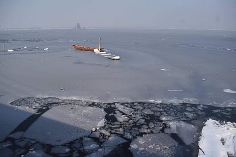 തണുത്തുറഞ്ഞ് ദാൽ തടാകം/ ട്വിറ്റർ